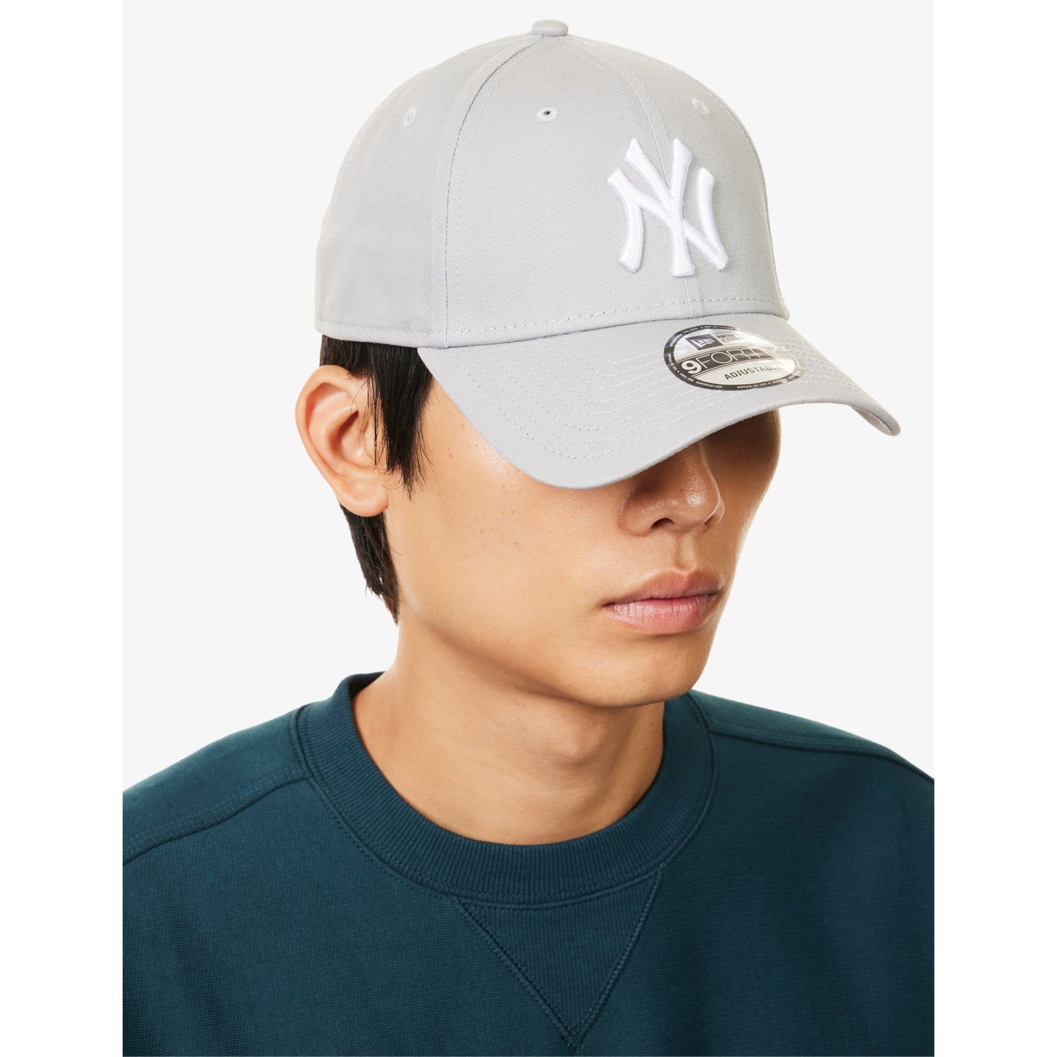 New Era New York Yankees 9FORTY baseball cap, imported from the UK