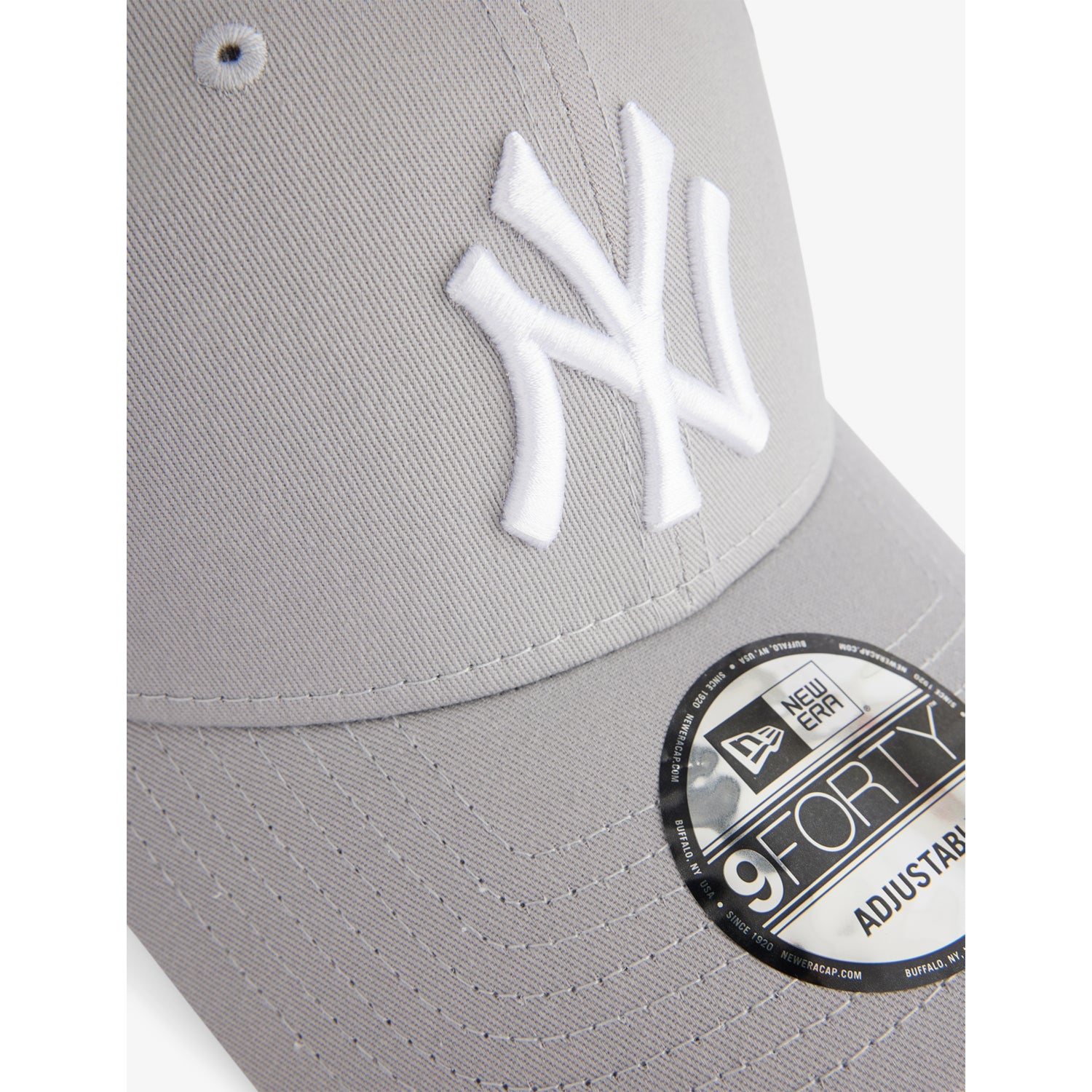 New Era New York Yankees 9FORTY baseball cap, imported from the UK