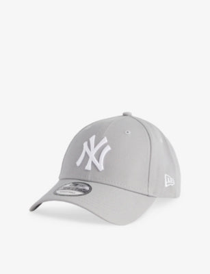New Era New York Yankees 9FORTY baseball cap, imported from the UK