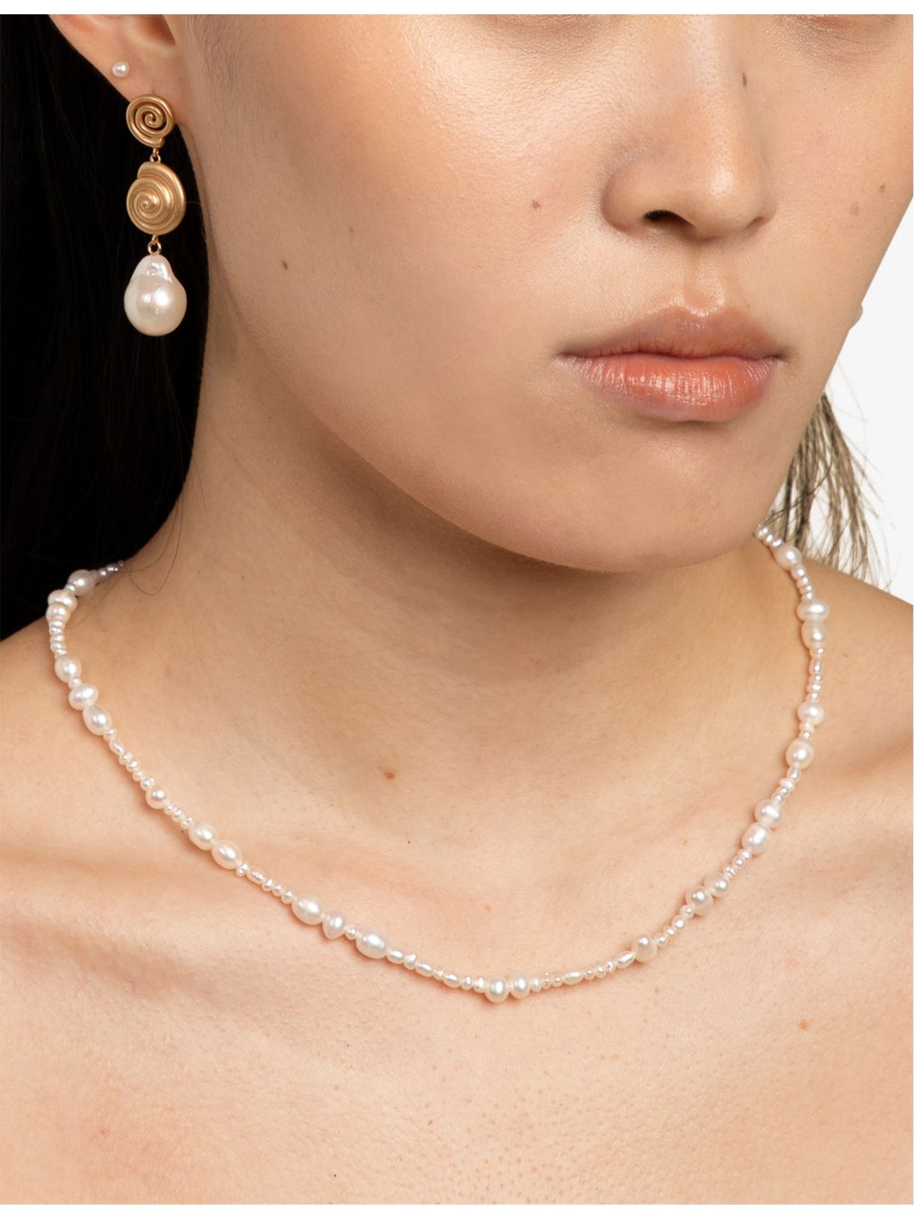 Astrid & Miyu Serenity pearl necklace in gold-toned brass, UK version