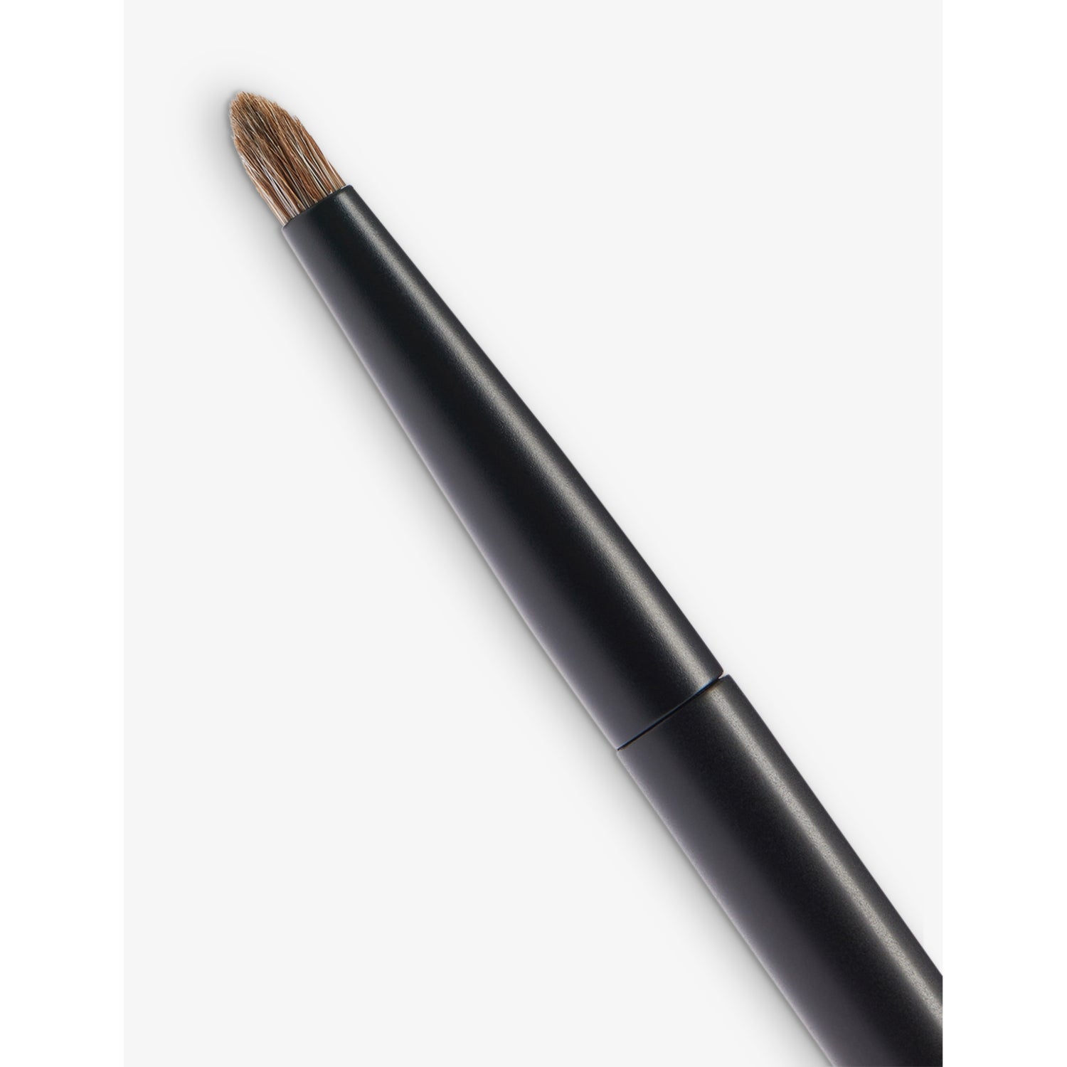 Lisa Eldridge seamless blend brush No.15, imported from the UK