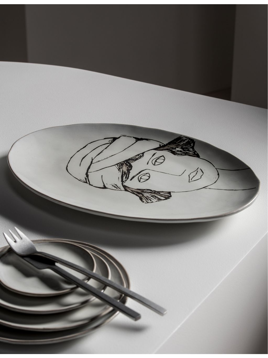 Serax oval stoneware plate 37.5cm x 27.5cm - British product