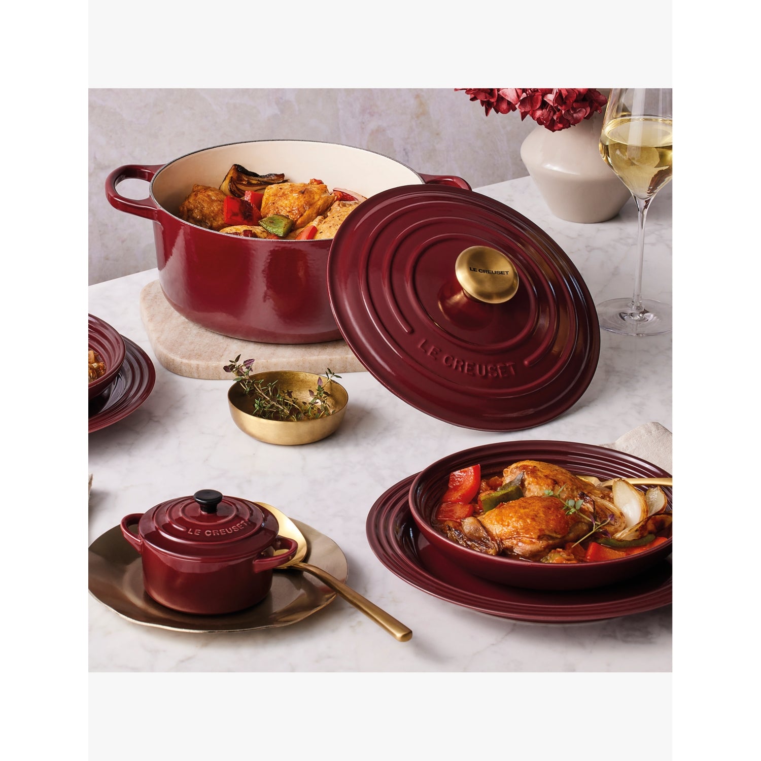 Le Creuset Signature round cast iron casserole dish 28cm - British product