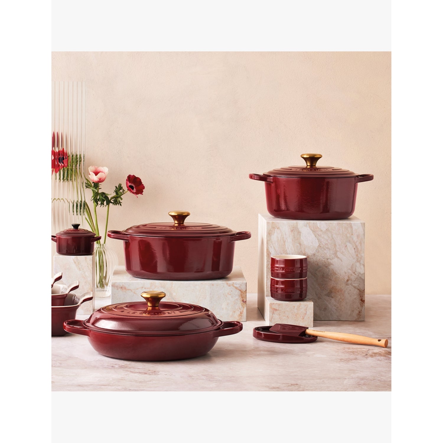 Le Creuset Signature round cast iron casserole dish 28cm - British product