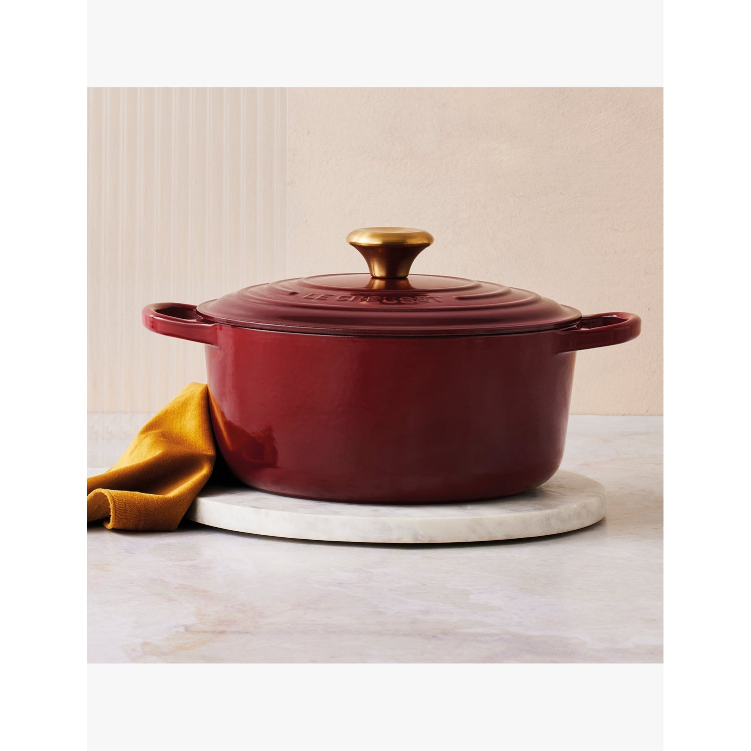 Le Creuset Signature round cast iron casserole dish 28cm - British product