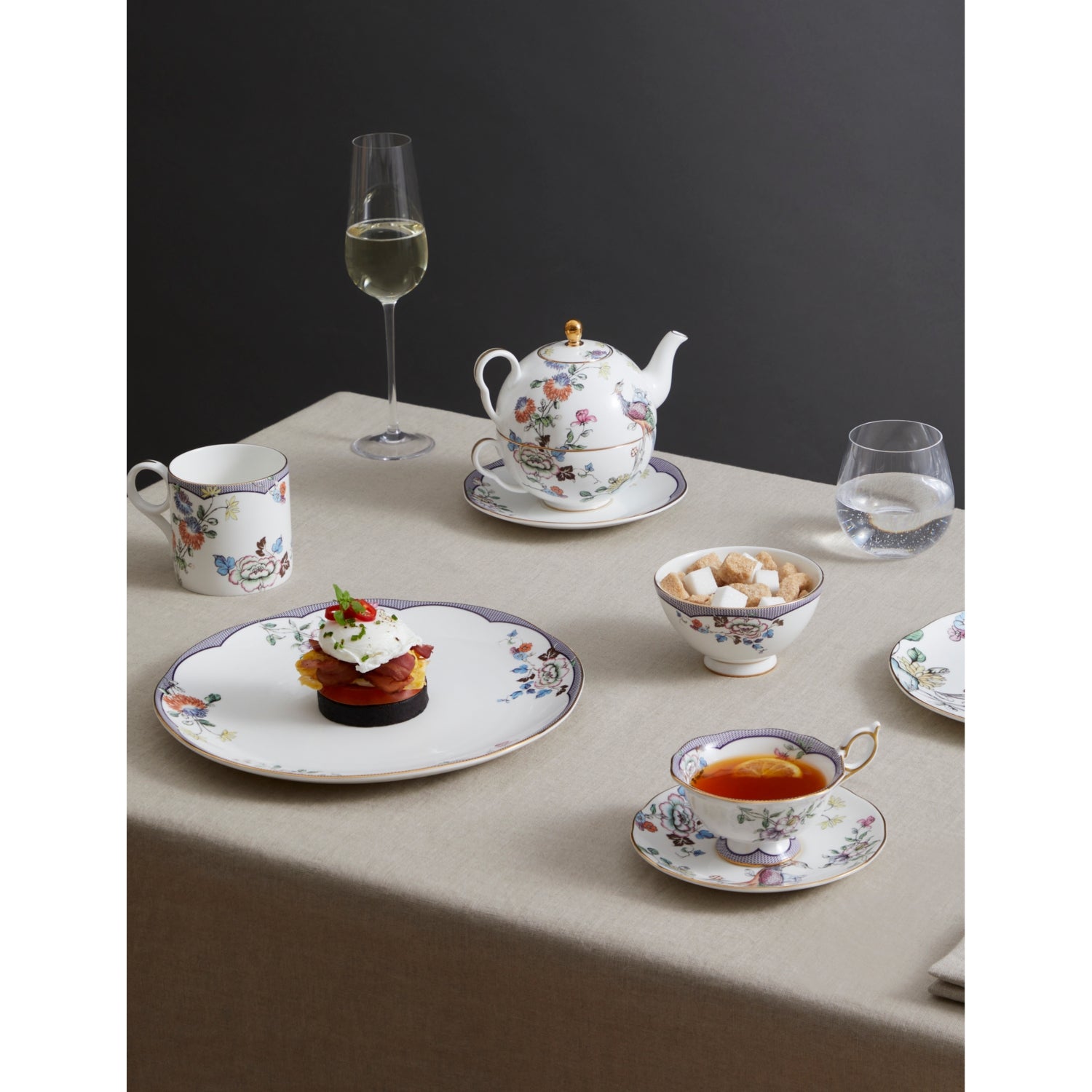 Wedgwood bone china bowl Fortune floral motif 11.3cm (British brand)