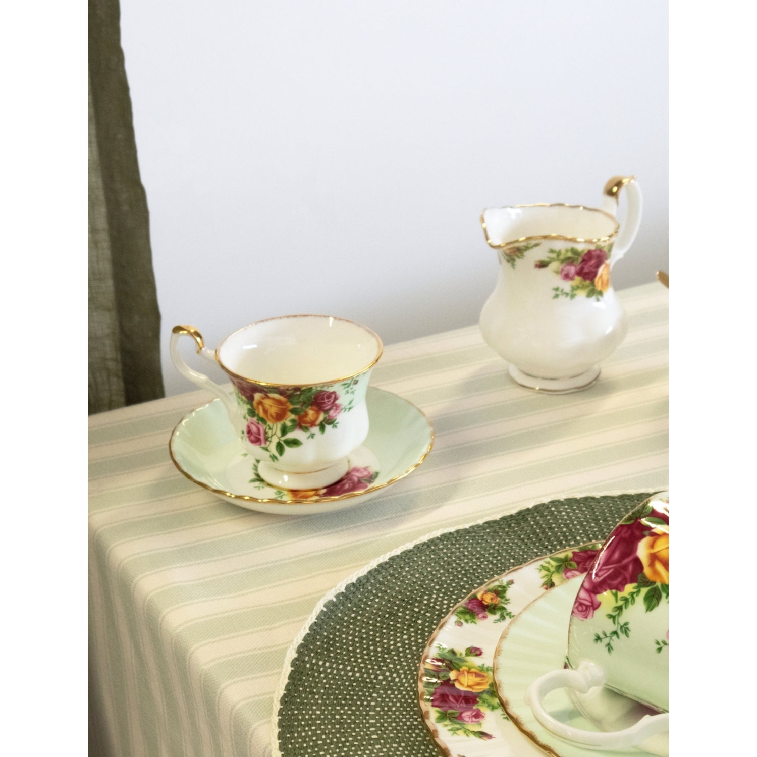 Royal Albert Old Country Roses bone china 3-piece tea set - British product