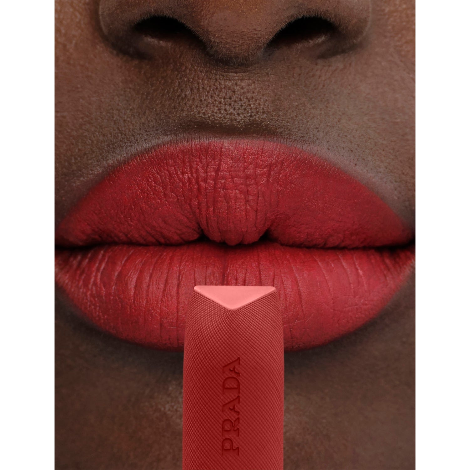 Prada hyper matte refillable lipstick 3.8g (British brand)