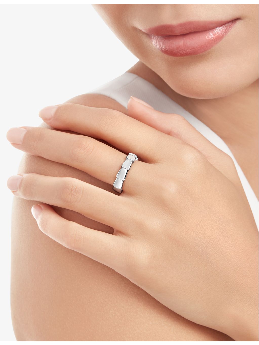 Bvlgari Serpenti Viper 18ct white gold wedding band (British brand)