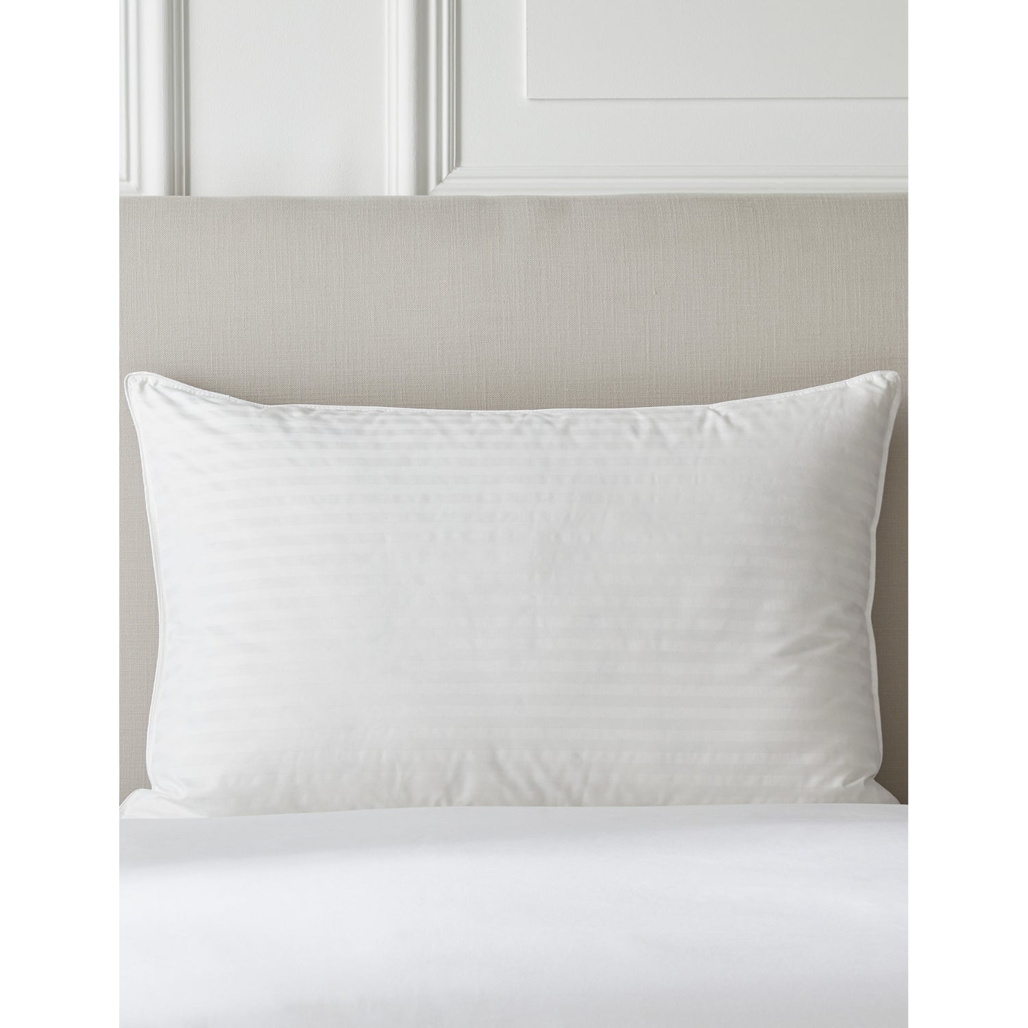 The White Company down pillow 50x75cm, UK version
