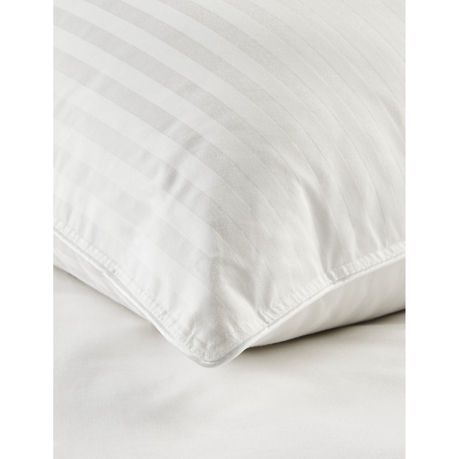 The White Company down pillow 50x75cm, UK version