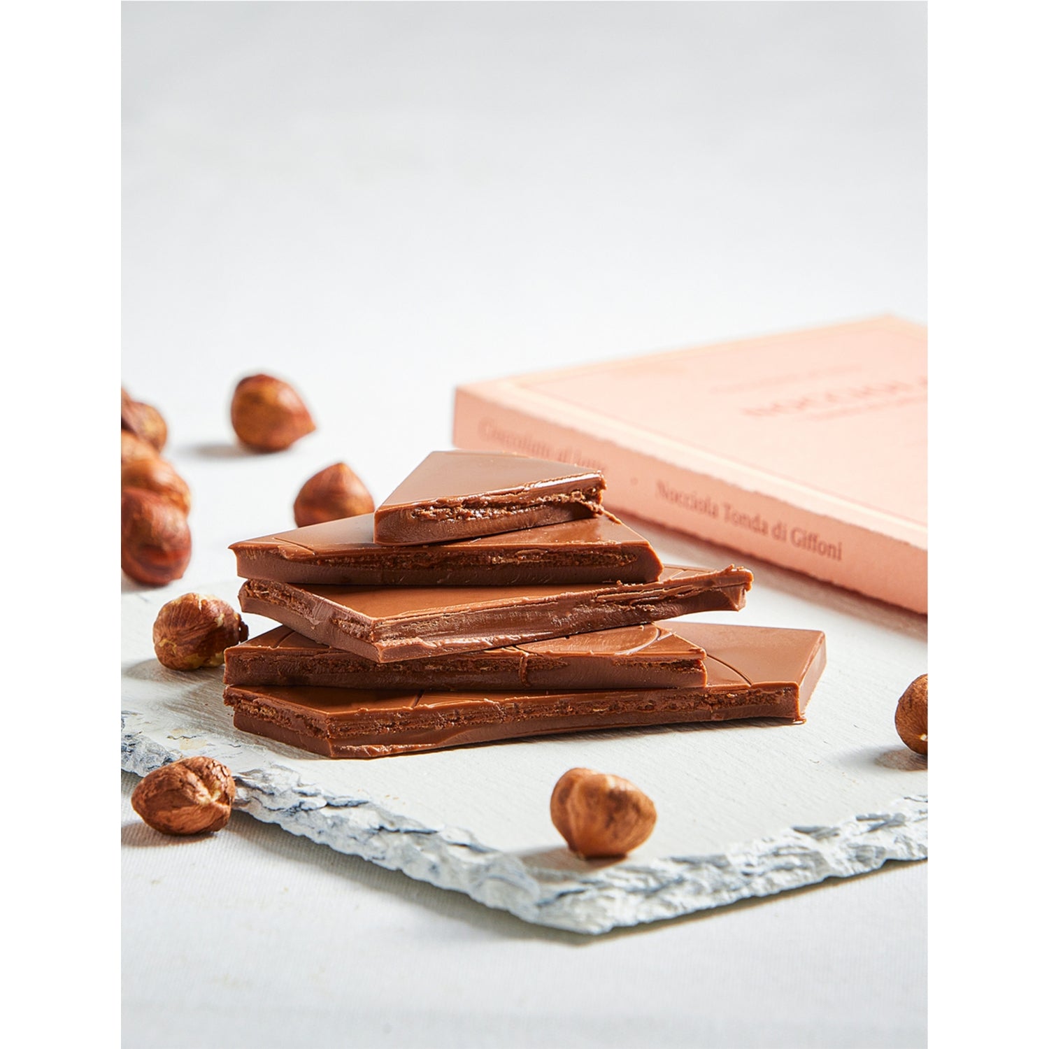 Lavoratti milk chocolate and hazelnut bar 80g, UK version