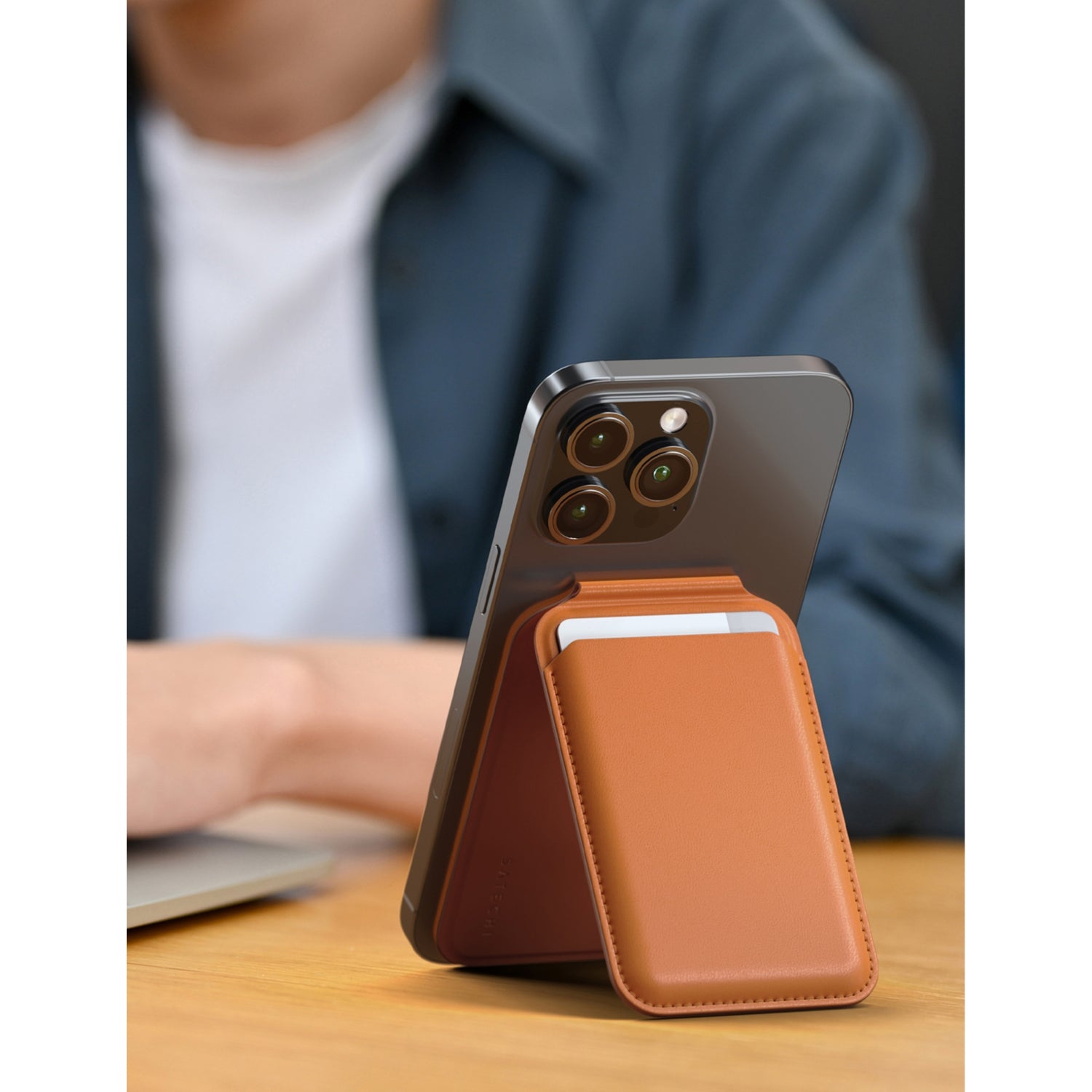 Satechi vegan leather magnetic wallet stand (British brand)