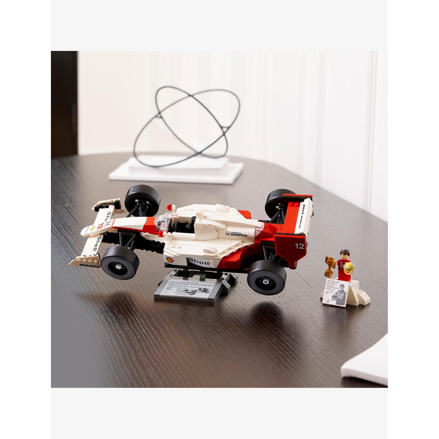 LEGO building set McLaren MP4/4 with Ayrton Senna, 693 pieces (British brand)