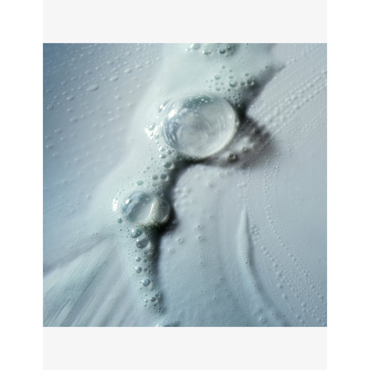 La Mer The Essence foaming cleanser 125ml, imported from the UK