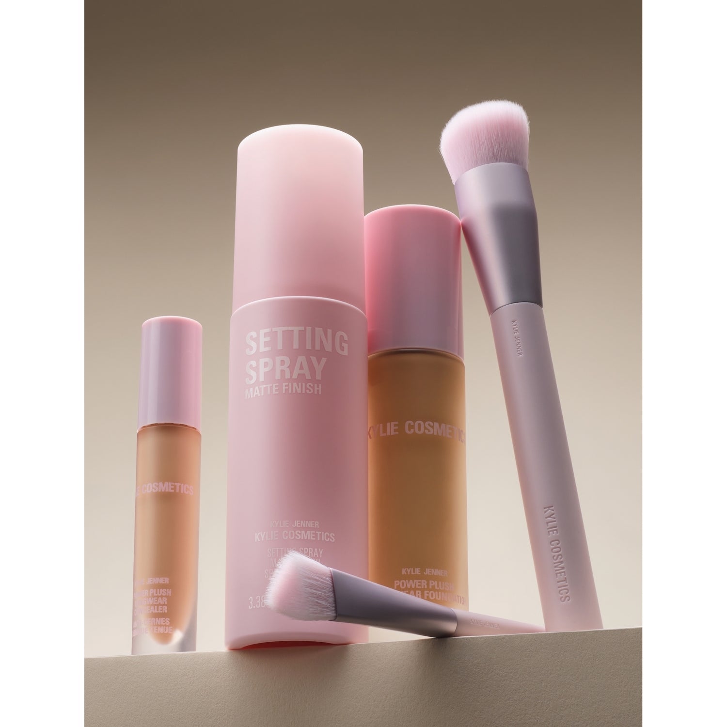 Kylie Cosmetics Power Plush long-wear foundation 30ml (British brand)