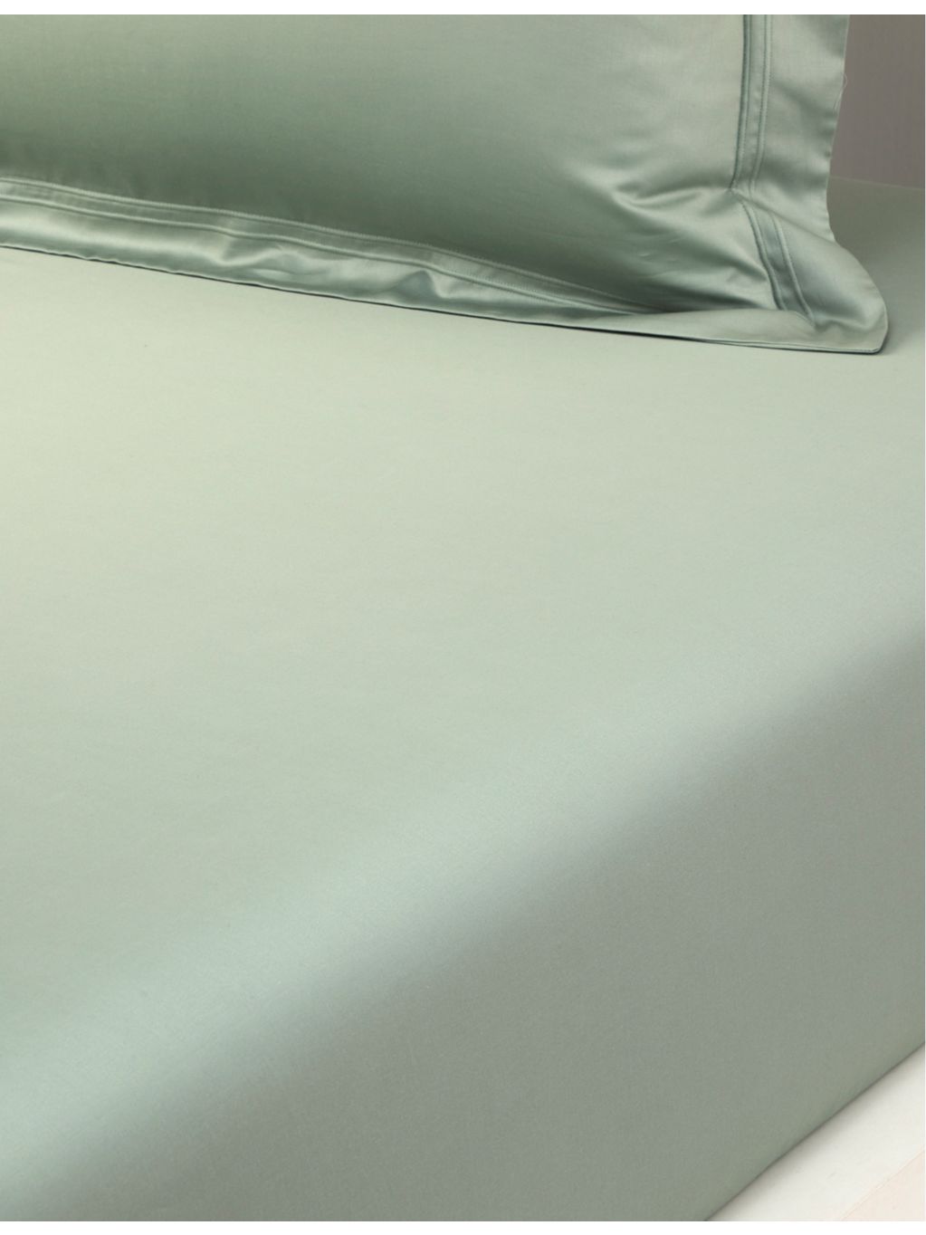 Yves Delorme Triomphe Veronese double fitted sheet - British product