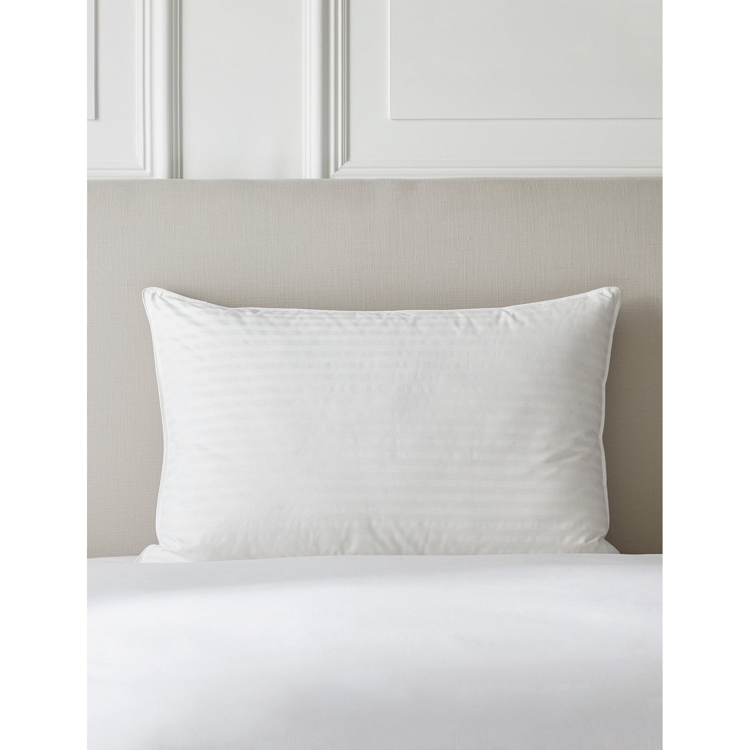 The White Company goose-down pillow standard 50x75cm, UK version