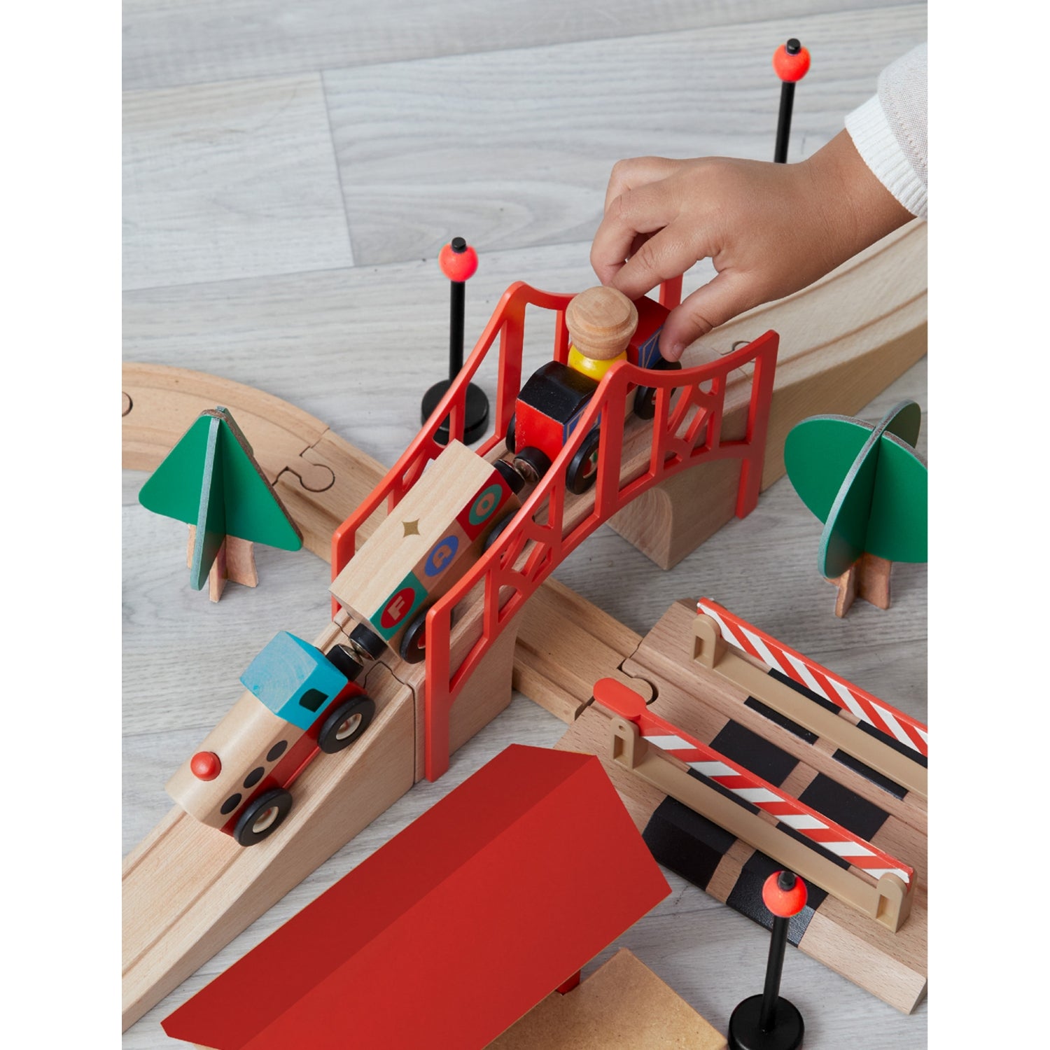 FAO Schwarz Train Town wooden train track playset 51 pieces (British brand)