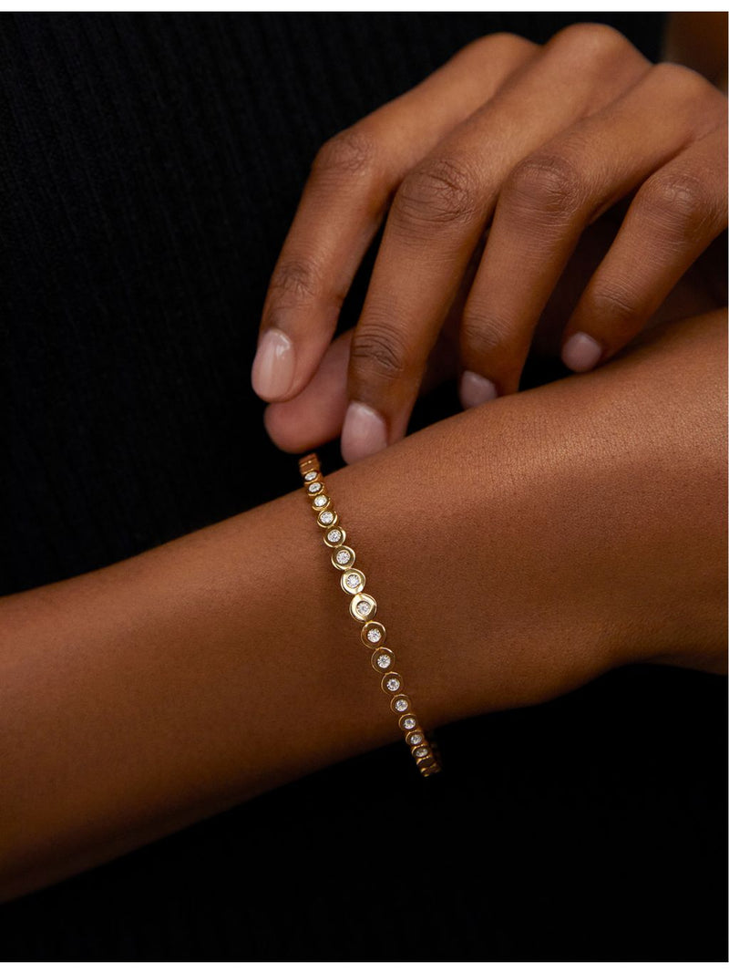 Monica Vinader heart station chain bracelet in 18ct gold vermeil, UK version