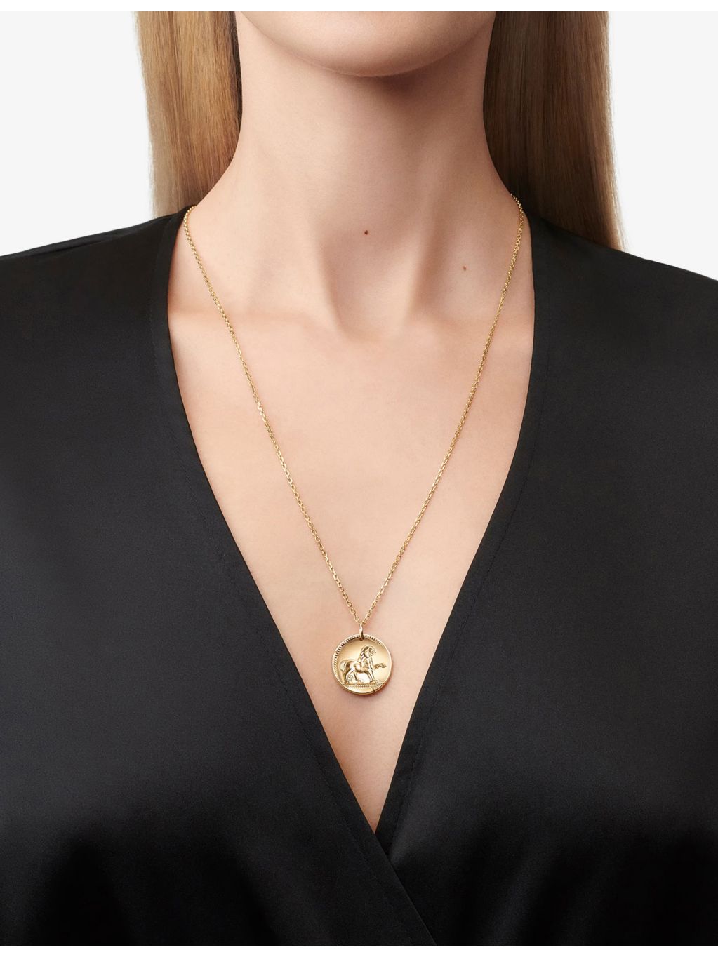 Van Cleef & Arpels Leo medal in 18ct yellow gold (British brand)