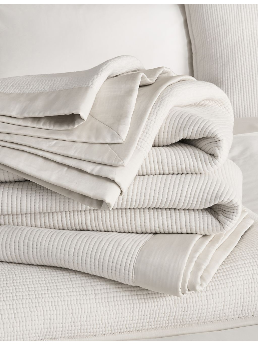 The White Company Belgravia cotton quilt with silk trim - British product