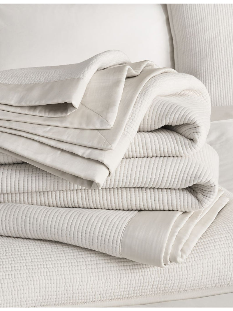 The White Company Belgravia cotton quilt with silk trim - British product