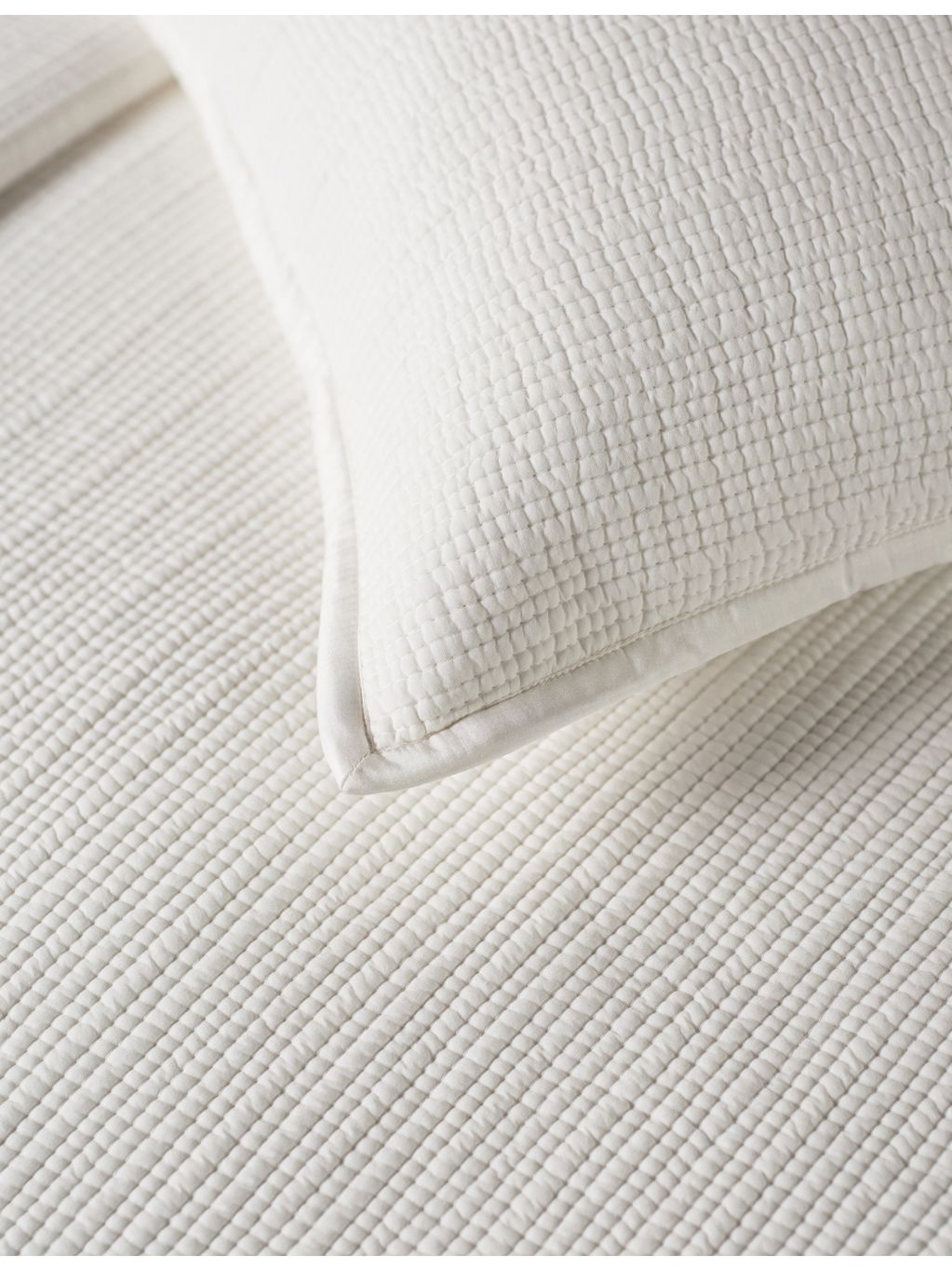 The White Company Belgravia medium cotton cushion 50cm - British product