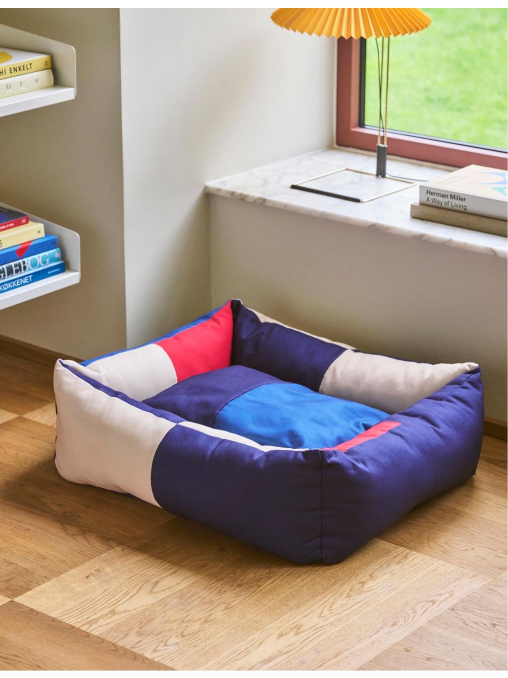 HAY colour-block medium dog bed, UK version
