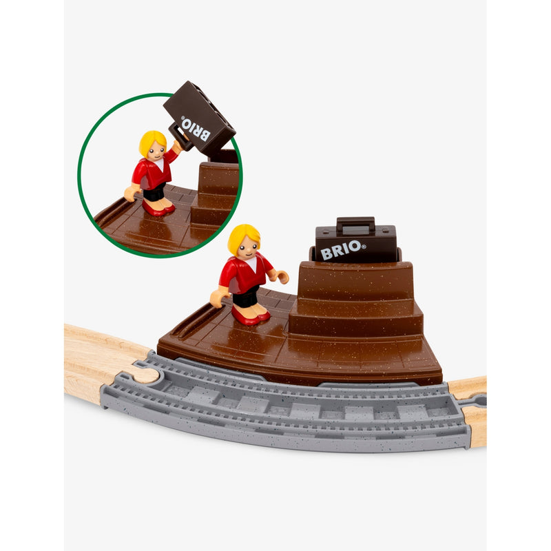 Brio starter travel train wooden playset 22 pieces (British brand)