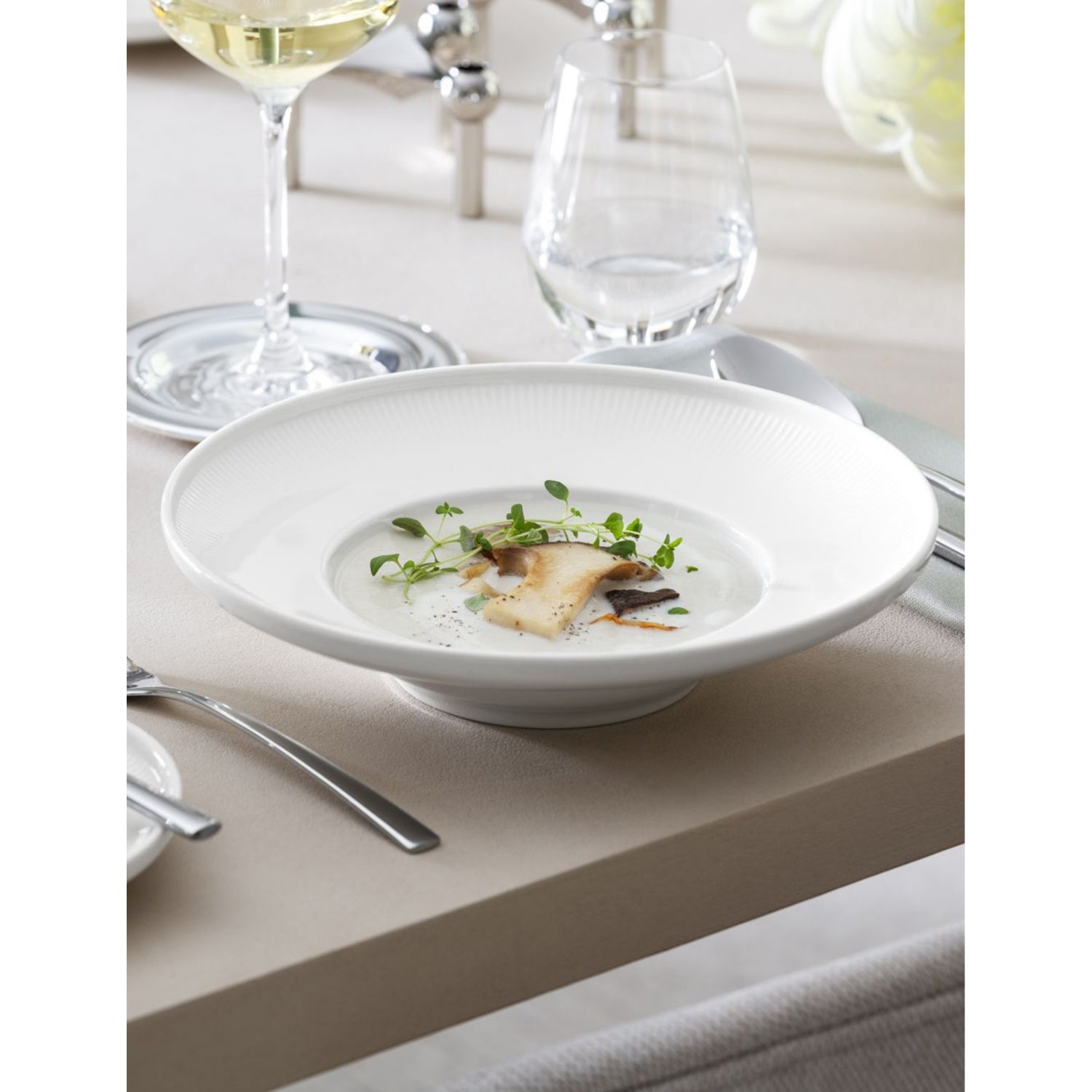 Villeroy & Boch Afina deep porcelain plate 25cm, imported from the UK