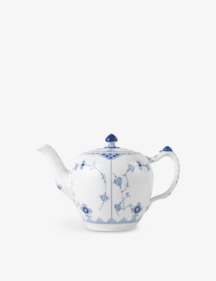Royal Copenhagen Blue Fluted Half Lace porcelain teapot 70cl, UK version