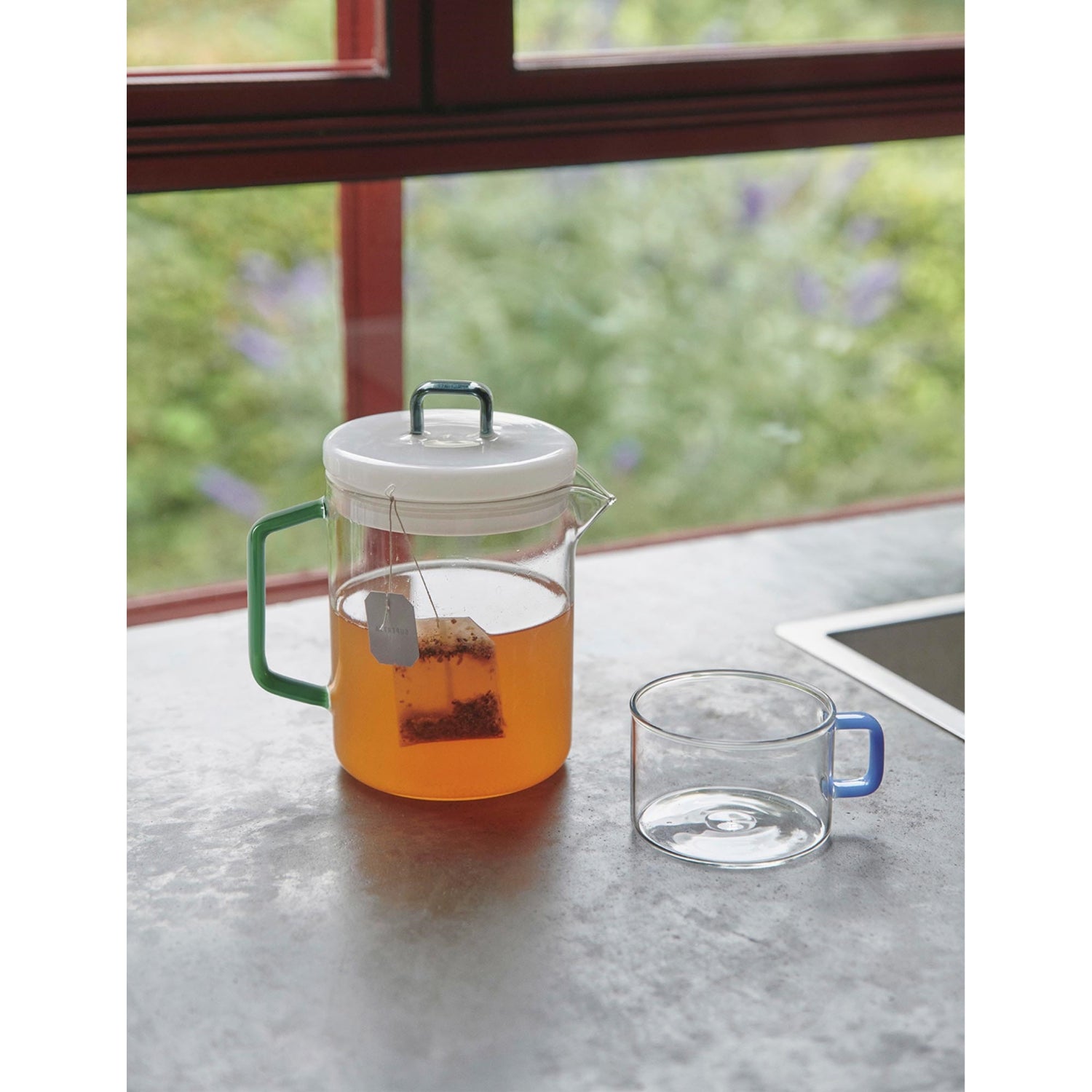 HAY Brew contrast-handle glass cup (British brand)