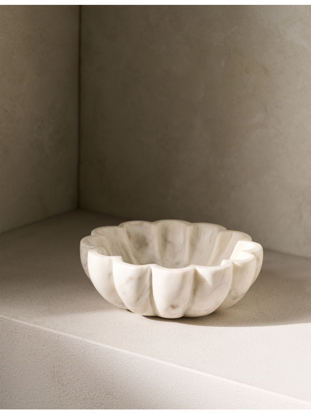 The White Company scalloped marble bowl 15cm, UK version