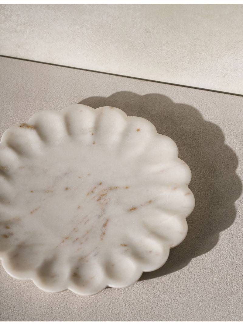 The White Company scalloped marble plate 20cm, UK version