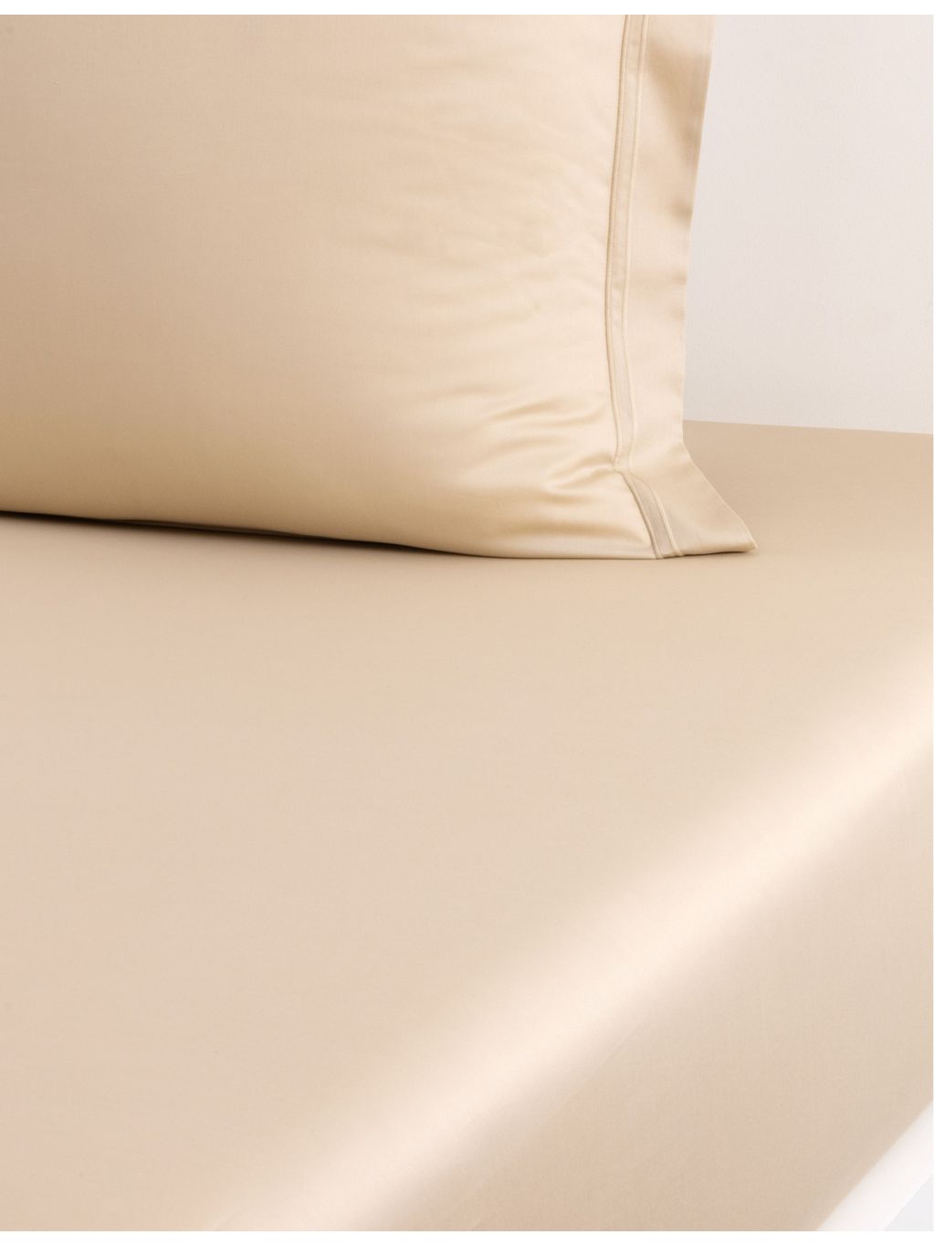 Yves Delorme Triomphe double cotton-sateen fitted sheet (British brand)