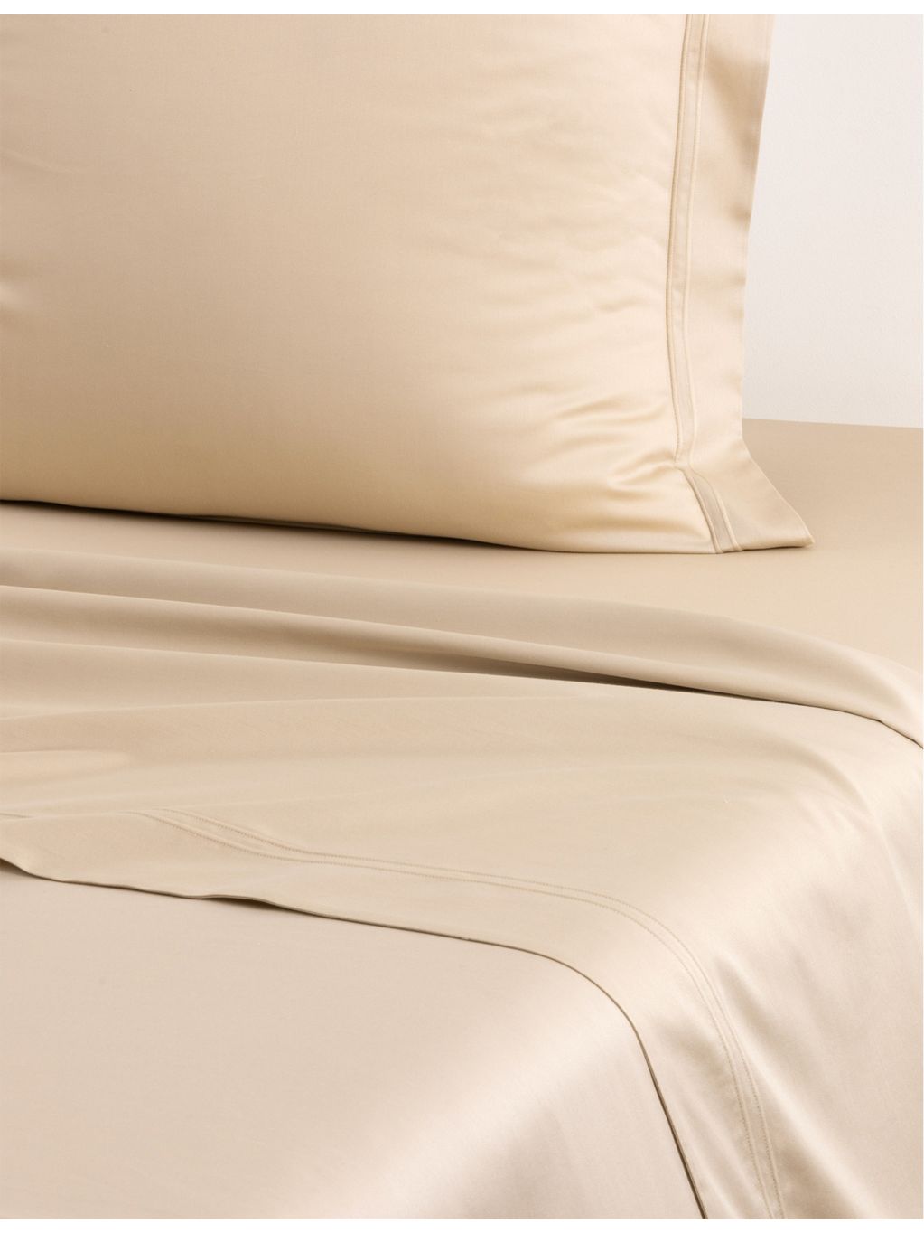 Yves Delorme Triomphe cotton flat sheet, imported from the UK