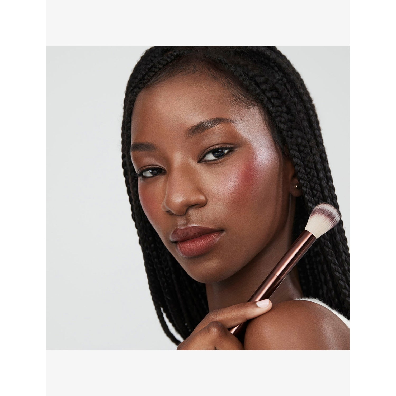 Hourglass No.15 blush brush synthetic vegan bristles - British product