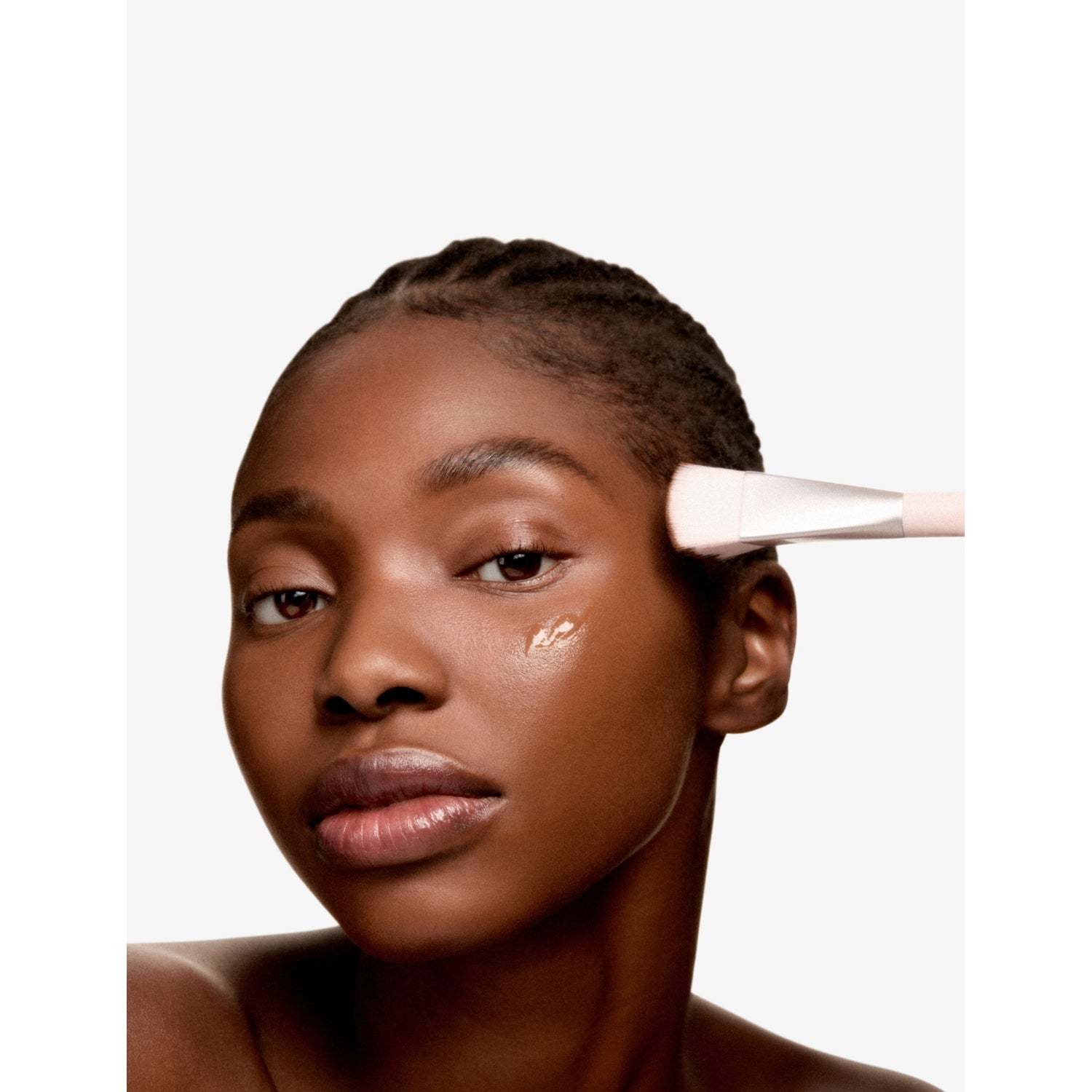 Kylie Skin Tint 03 brush with 100% synthetic bristles (British brand)