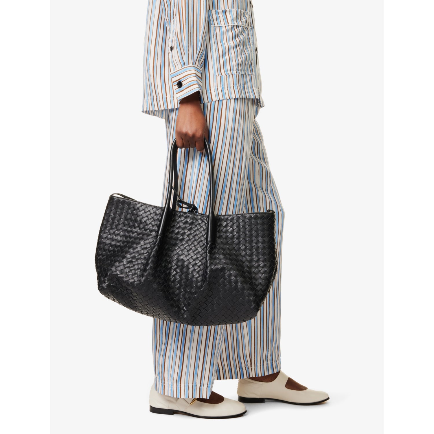 Bottega Veneta reversible leather shoulder bag (British brand)