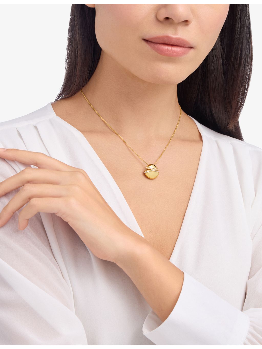 Bvlgari pavé diamond pendant necklace in 18ct yellow gold (British brand)