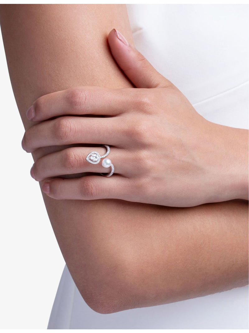 Yoko London 18ct white gold Akoya pearl diamond ring, UK version