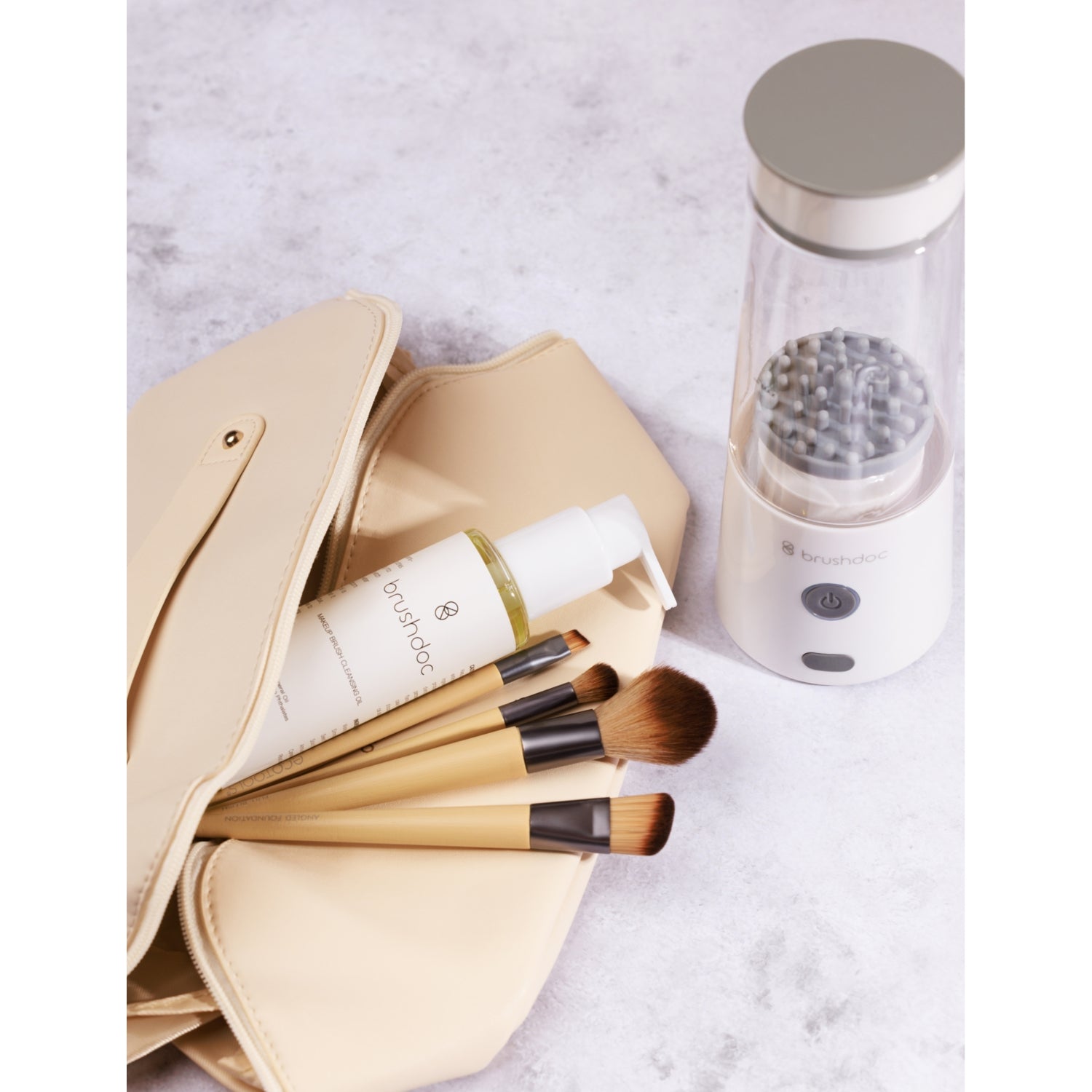 Brushdoc make-up brush cleaner with silicone mat 400ml - British product