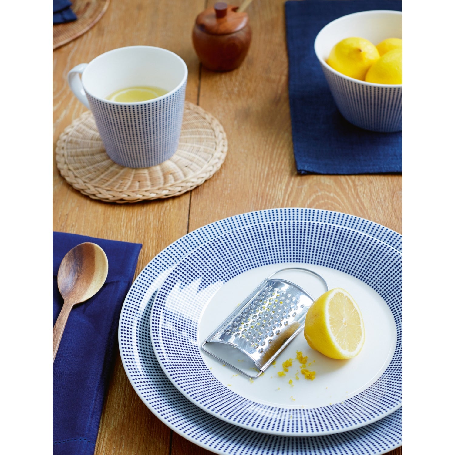Royal Doulton Pacific Blue Dots 16-piece dinnerware set, imported from the UK