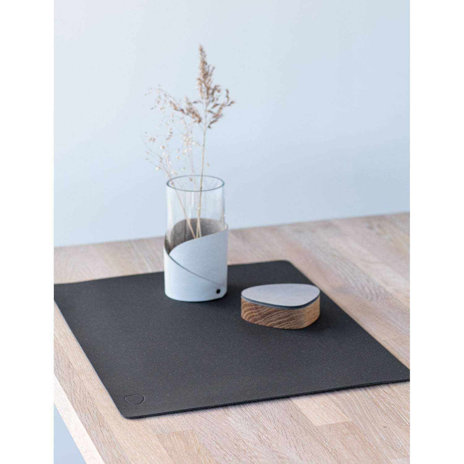 Lind DNA Nupo flecked leather placemat 45 x 35cm - British product