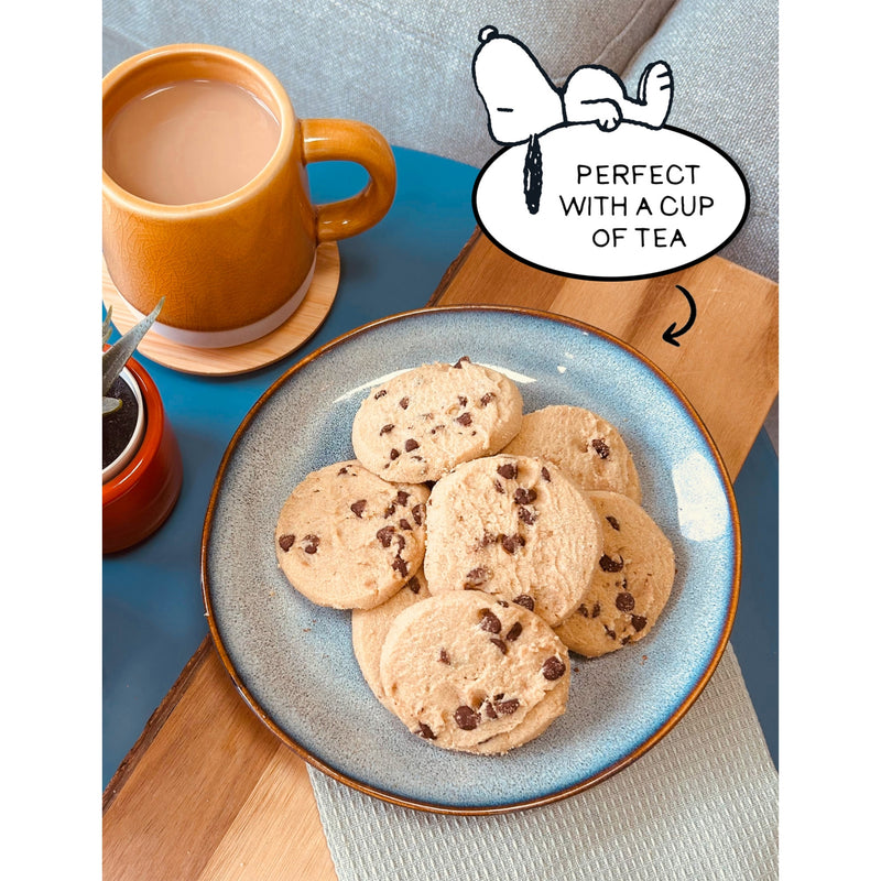 Snoopy chocolate chip cookies and breakfast tea tin 270g, UK version
