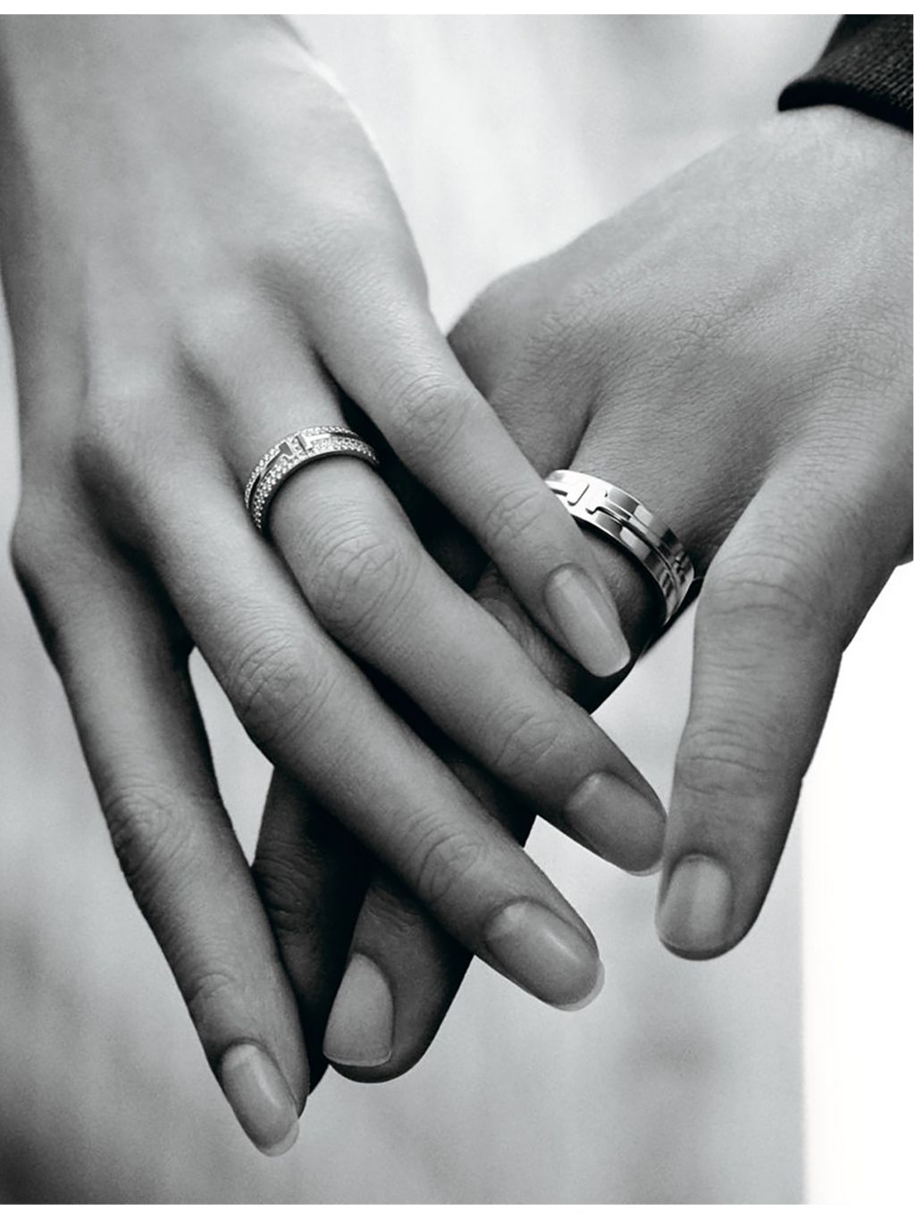 Tiffany & Co. T narrow ring in 18ct rose gold, imported from the UK