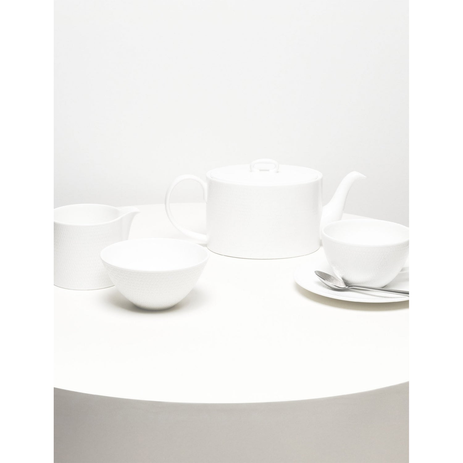 Wedgwood textured Gio bone china bowl 18cm, imported from the UK