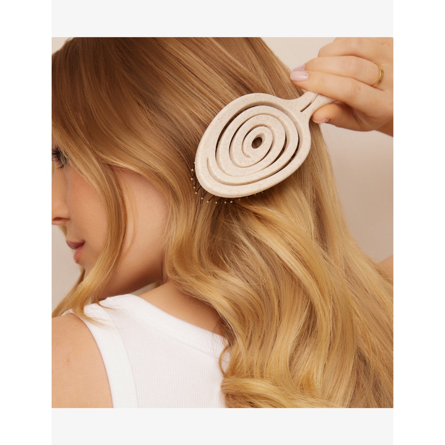 Vital hairbrush with wheat-based straw and anti-static bristles - British product