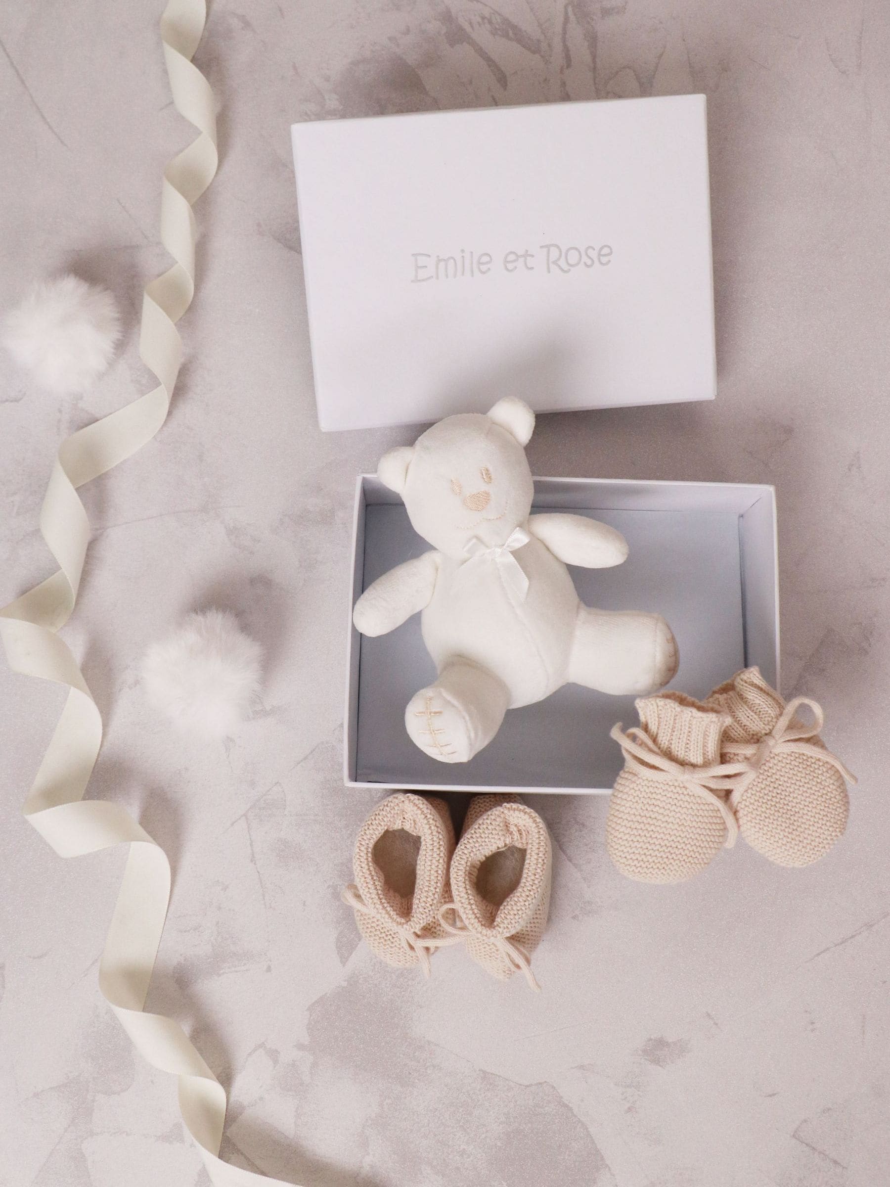 Emile Et Rose Natural Kelsey Knitted Mitt Boottee & Toy Gift Set